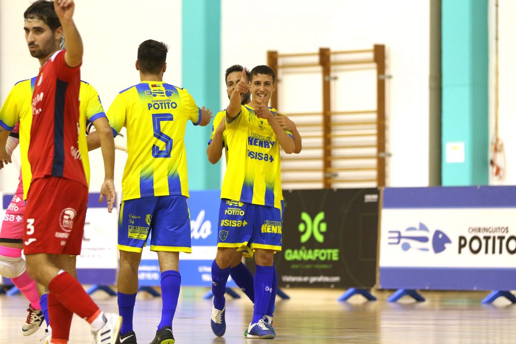Castilla celebrando un gol con el Cádiz CF Virgili