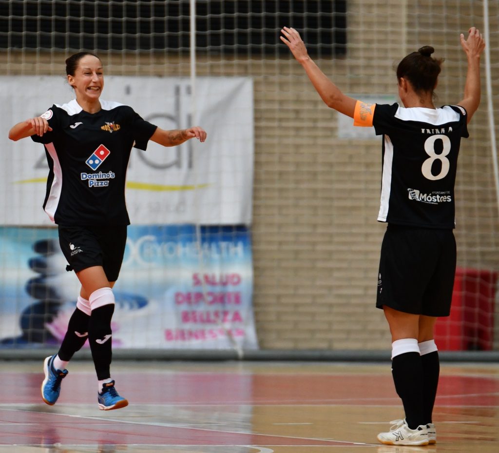 Ksenia celebra un gol con el FSF Móstoles durante la temporada 2022/2023. Foto: Jorge Finidin