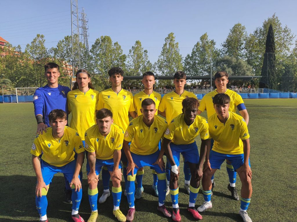 Mike con el Juvenil A del Cádiz CF en Marbella